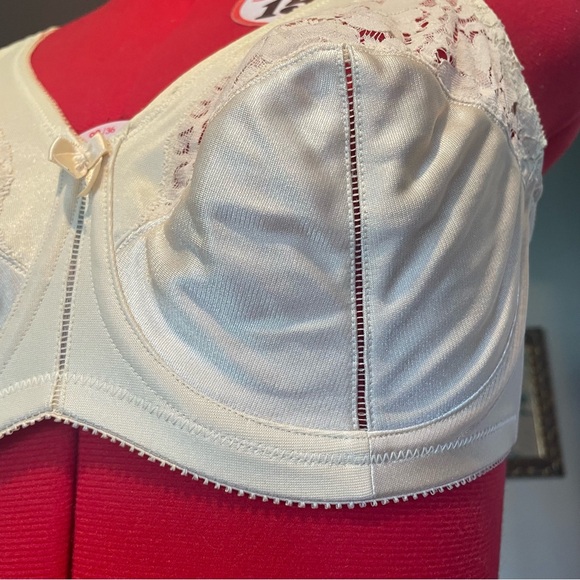 2FOR$30 Vintage Lilyette Nude Satin Bra With Underwire & Lace Size 34D - Picture 6 of 14